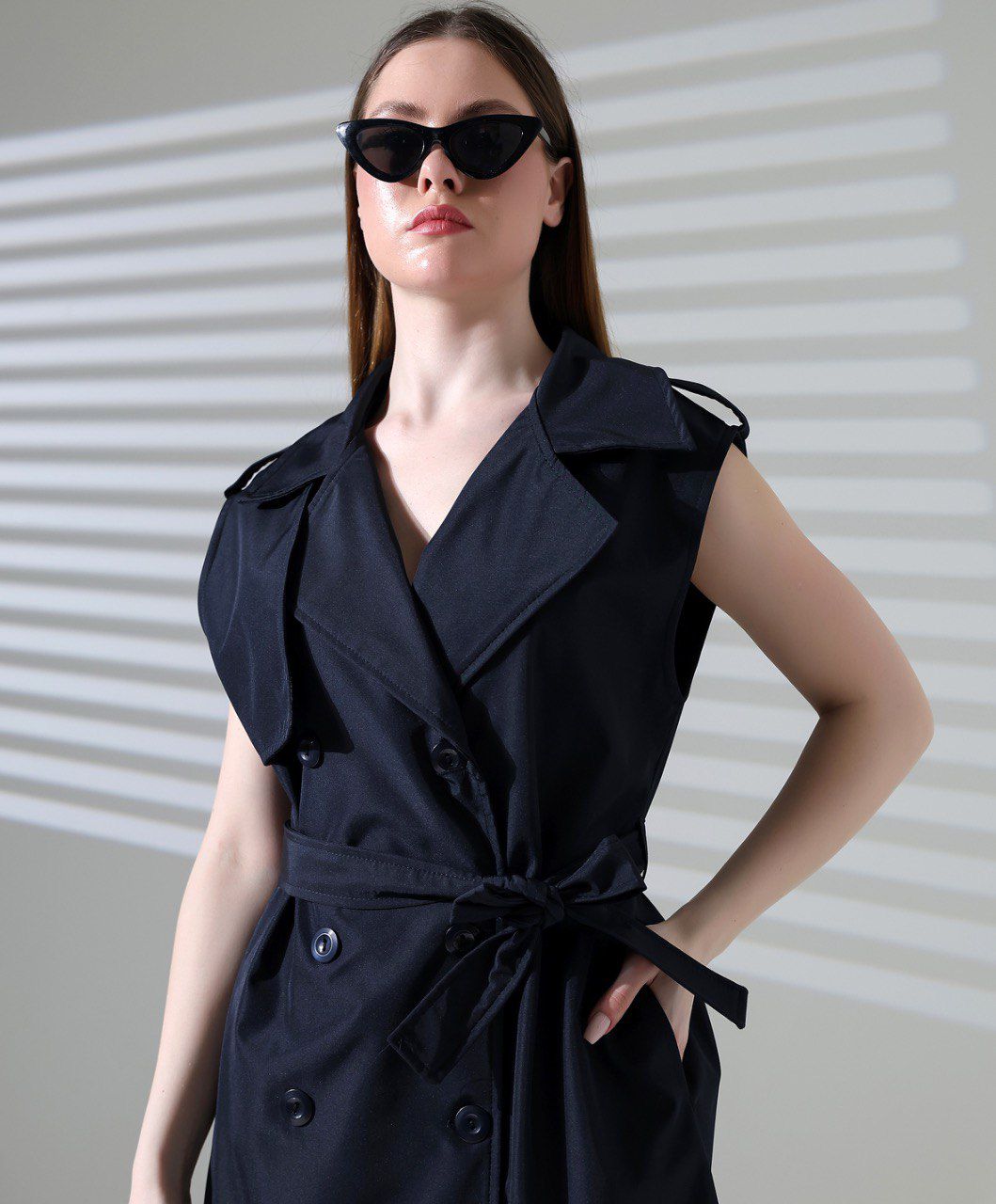 Robe Trench Noire Sans Manches – Image 3