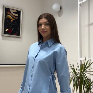 Chemise Bleu Ciel à Nœud Latéral