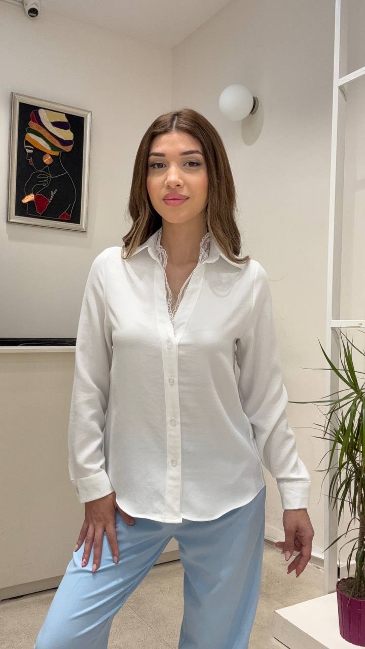 Chemise Blanche à Détail Dentelle